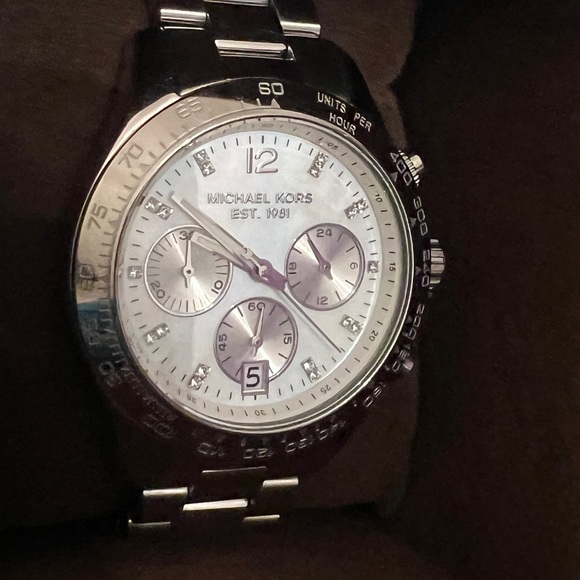 MICHAEL KORS MK5530 Women's 38 mm Layton Silver Tone Crystal Index Watch - Picture 3 of 12